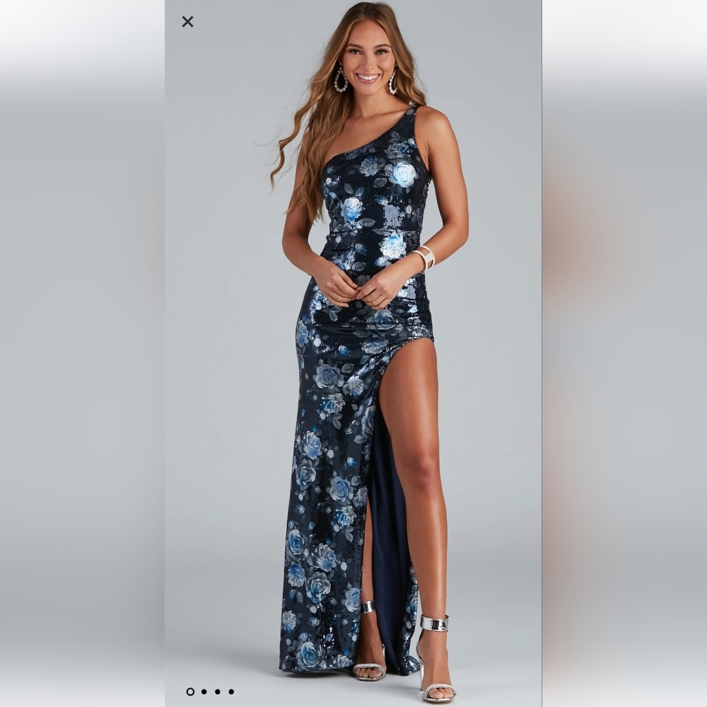 New with Tags Windsor Navy blue floral Prom Pageant Sequin Dress Gown Size small
